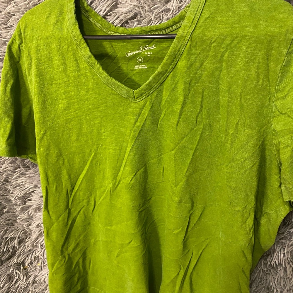 Universal thread green short sleeve top